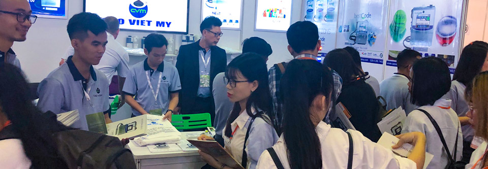 BestCode-Cao-Viet-My-specialists-showcasing-marking-solutions-at-ProPak-Vietnam